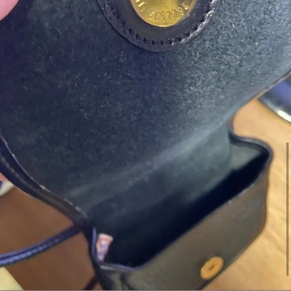 ***SOLD SOLD SOLD ***Dooney & Bourke crossbody/belt bag-convertible EUC -Vintage - Picture 3 of 4